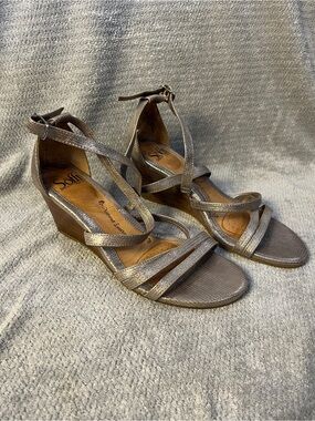 Sofft Metallic Strappy Wedge Sandals - Bronze gladiator size 8